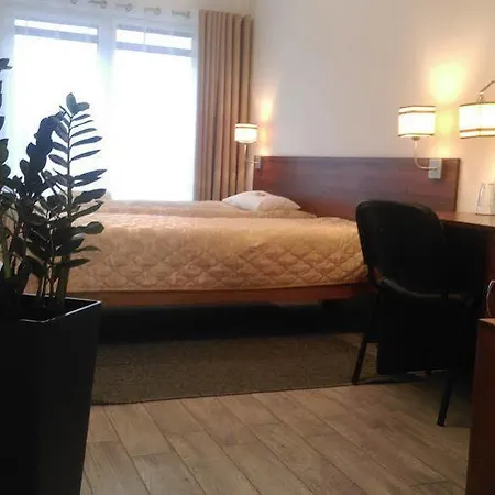 ホテル Milosz Restauracja, Basen Dla Dzieci, Sala Zabaw, Silownia カルトゥジ